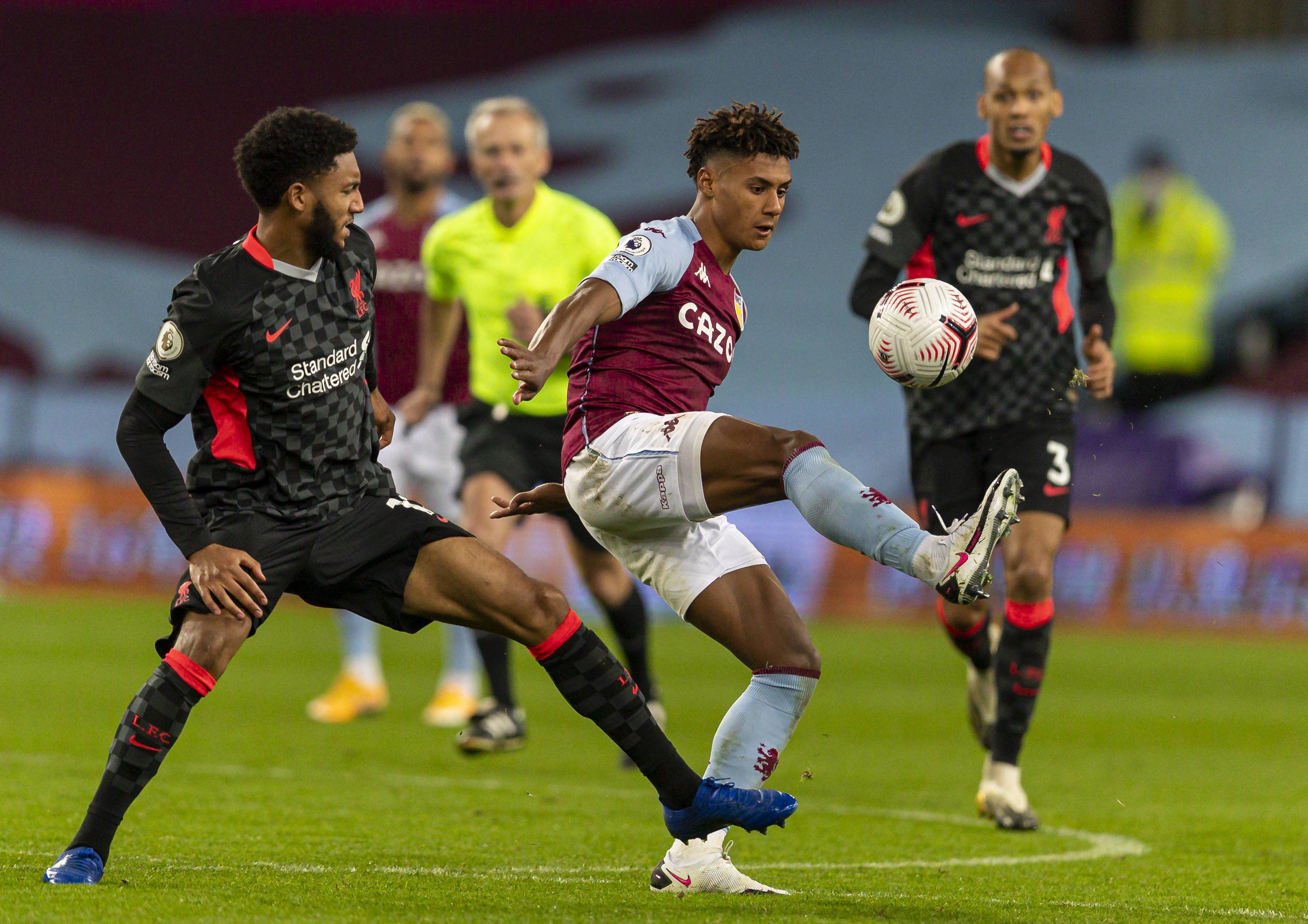 游泳池中 游泳池中